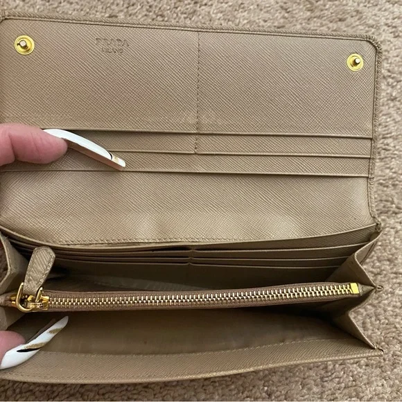 🌼PRADA SAFFIANO LEATHER TAN WALLET 🌼 - Picture 5 of 8